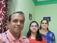 Vaishnavi kanyalkar family photo